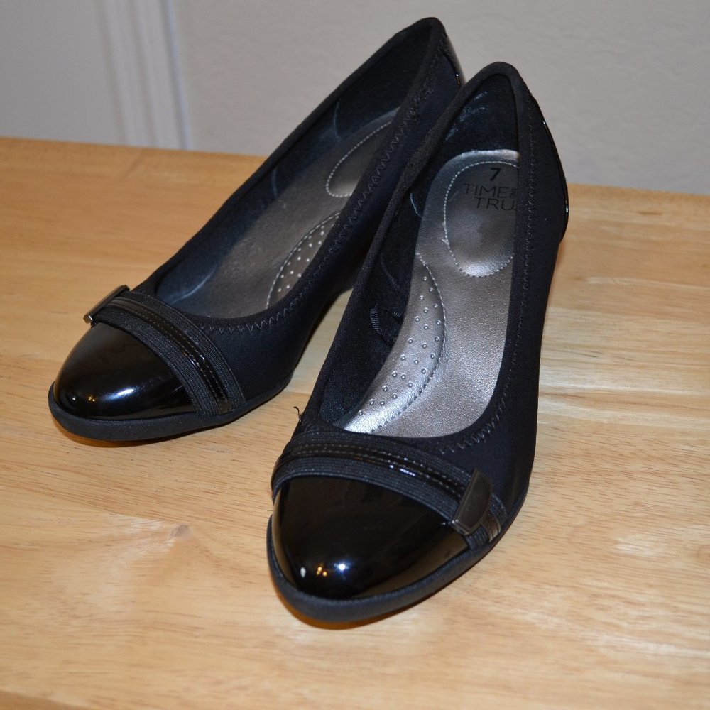 SOLD Black wedge shoes